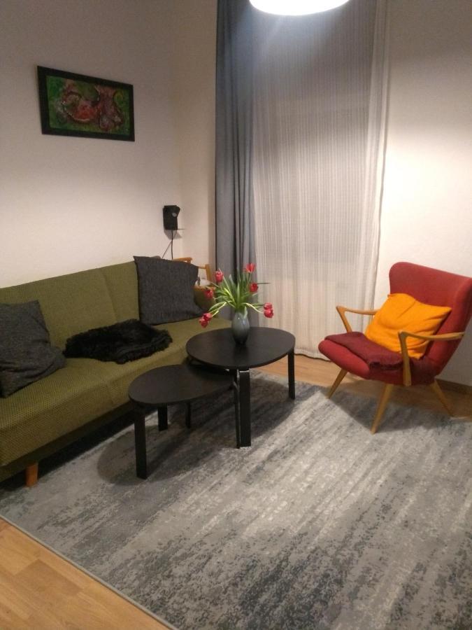 Ferienwohnungen In Der Kunstgalerie Charlie Und Jenny Chemnitz Bagian luar foto